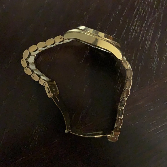 Michael Kors Gold & white watch - Picture 6 of 7
